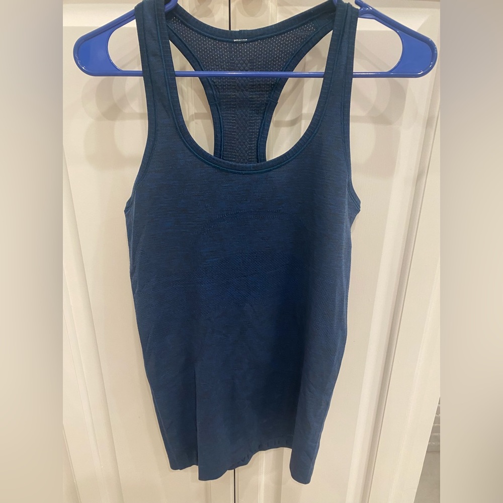 Lululemon size 6 swiftly tech, navy blue